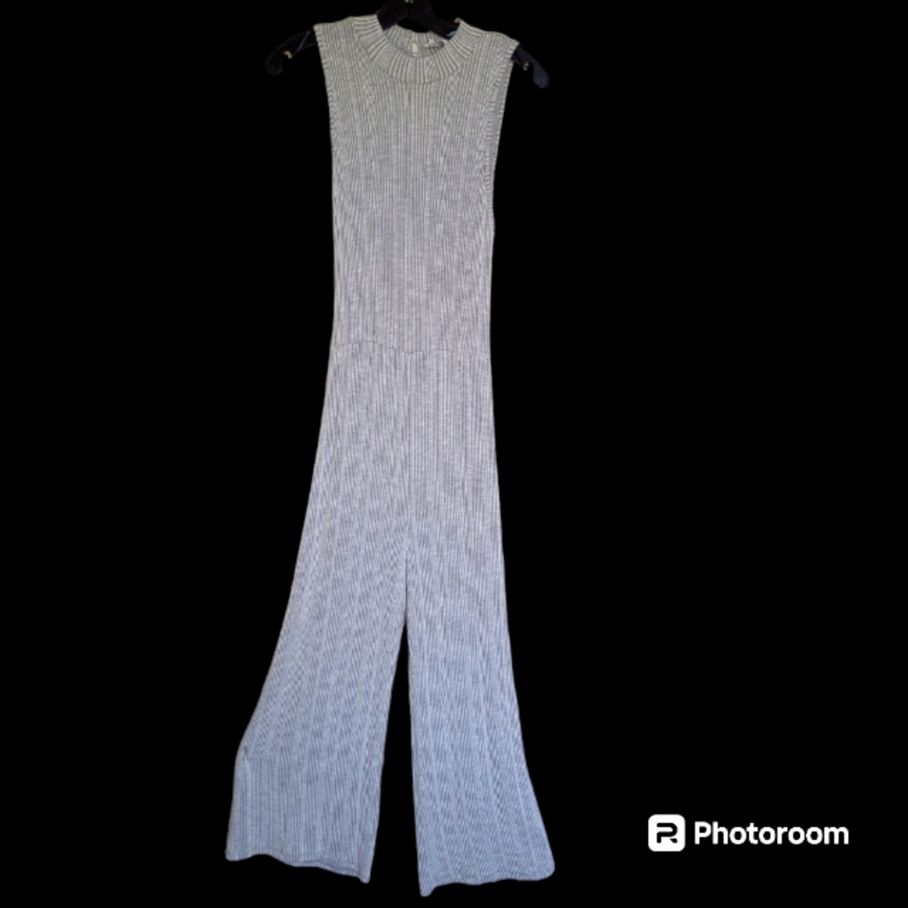 Caution to the wind. Gray and white jumpsuit M NWOTS great for travel.